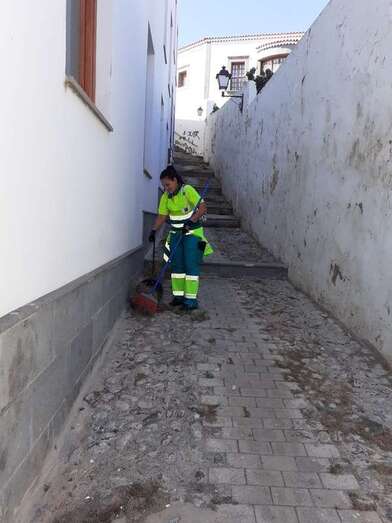Labores de desbroce en calles de San Francisco (Foto TA)
